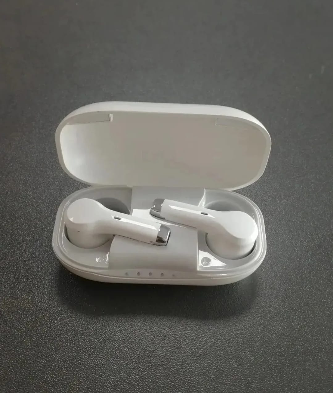eEAR®-TWS-BT-001 Hörgeräte im Airpod-Stil, sehr diskret, sehen nicht wie typische Hörgeräte aus, sondern eher wie modische Airpods Bluetooth, wie sie von allen großen Mobiltelefonmarken geliefert werden