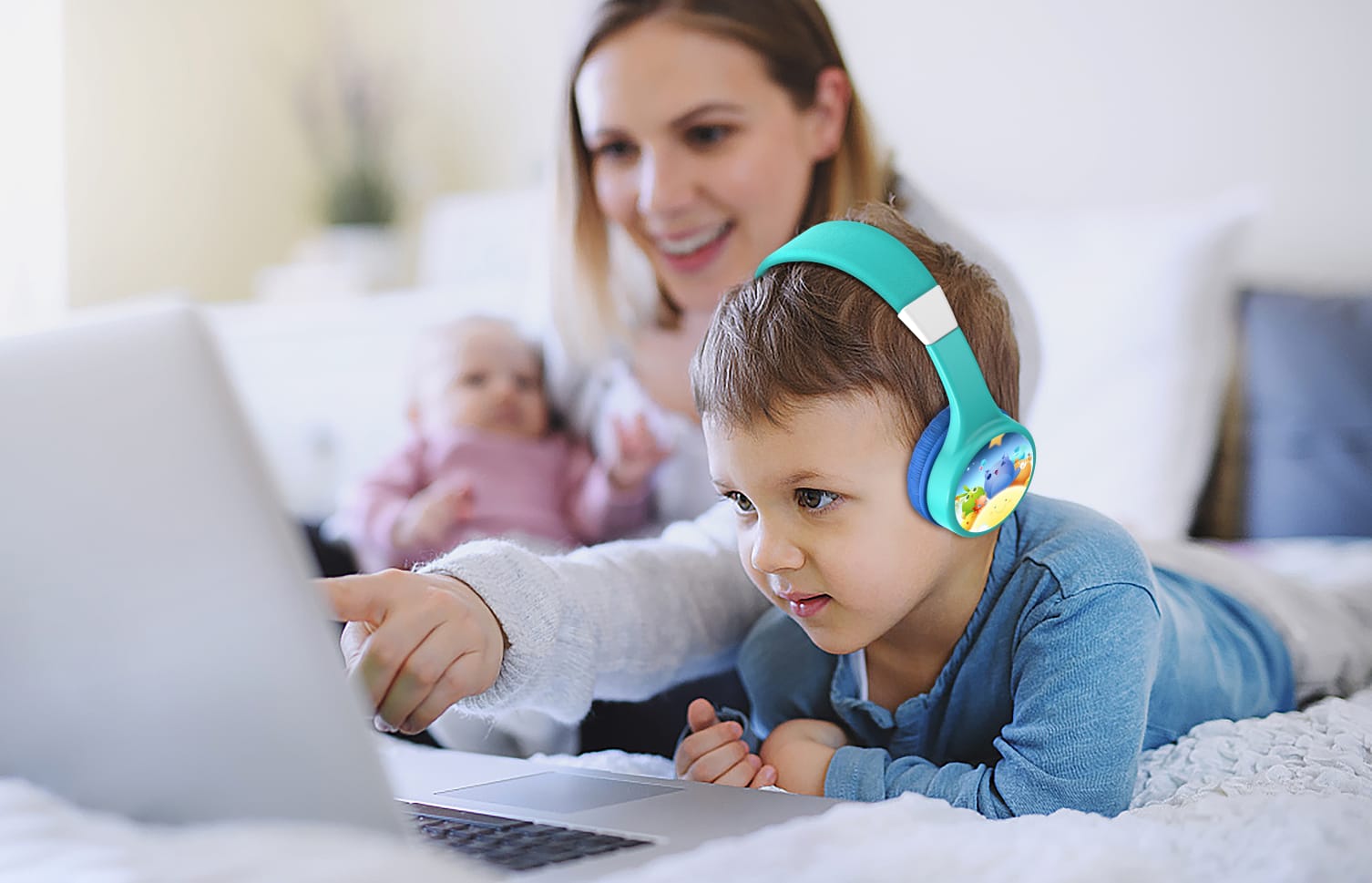 e-PitchPerfect (e-PP) 67M Kids Wireless Headphones with Microphone On-Ear Comfortable 90° swiveling Protein Earpads Designed and Engineered in the USA Sold 5,000+ worldwide